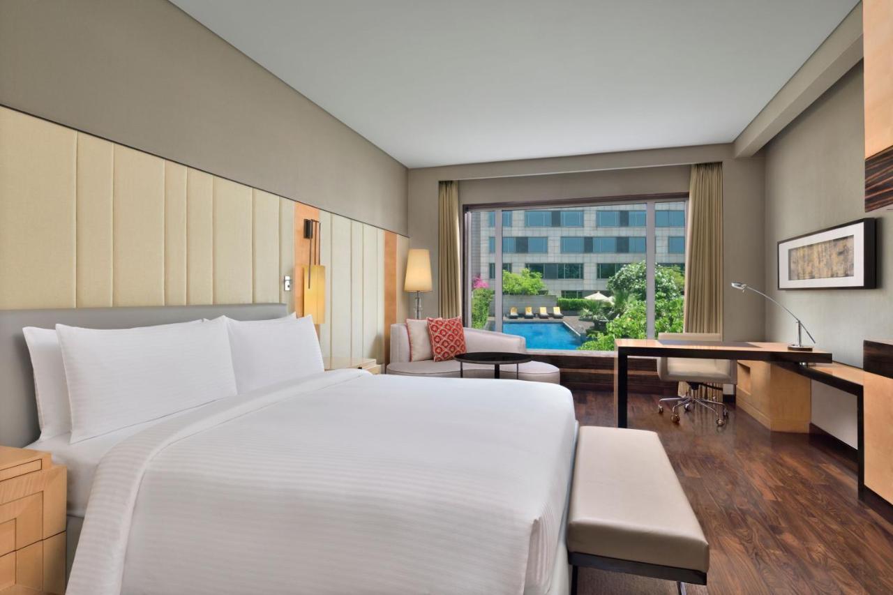 Jw Marriott Hotel New Delhi Aerocity Luaran gambar Deluxe Pool View Room