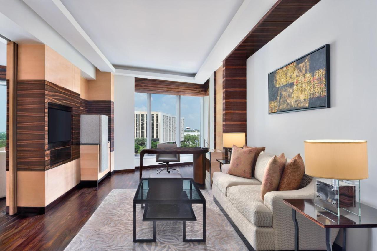 Jw Marriott Hotel New Delhi Aerocity Luaran gambar A living room at the Westin