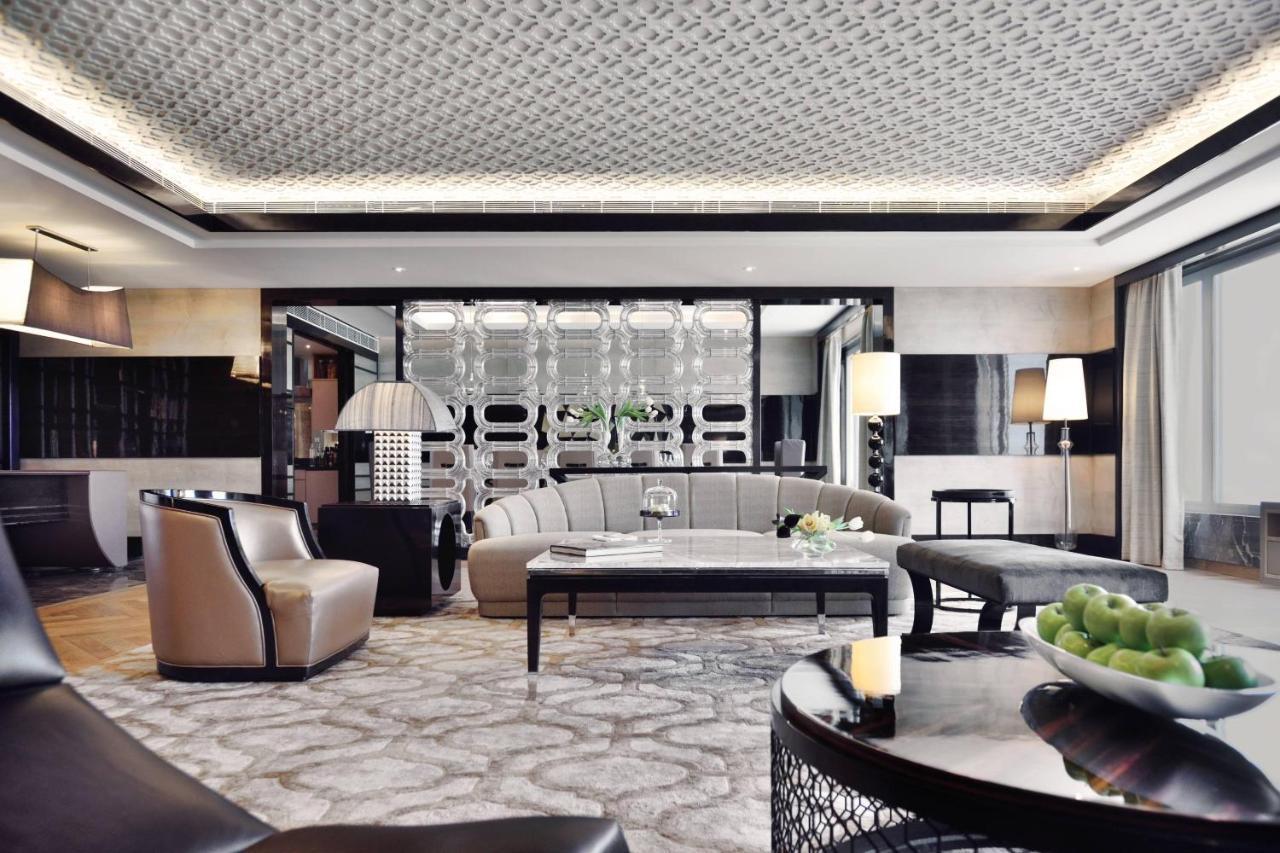 Jw Marriott Hotel New Delhi Aerocity Luaran gambar The interior of a suite at the Mandarin Oriental, Hong Kong