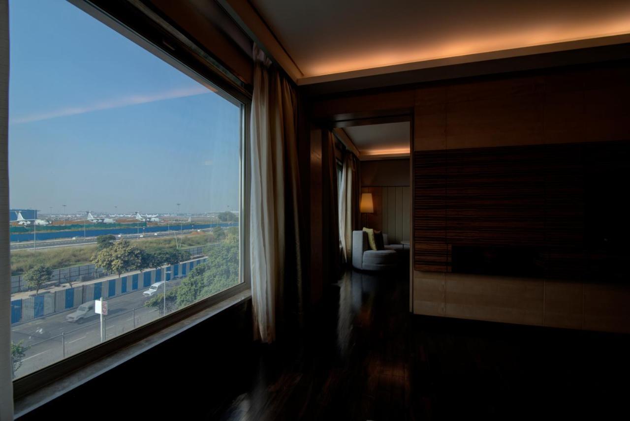 Jw Marriott Hotel New Delhi Aerocity Luaran gambar The interior of a suite at the Taj Mahal Palace, Mumbai