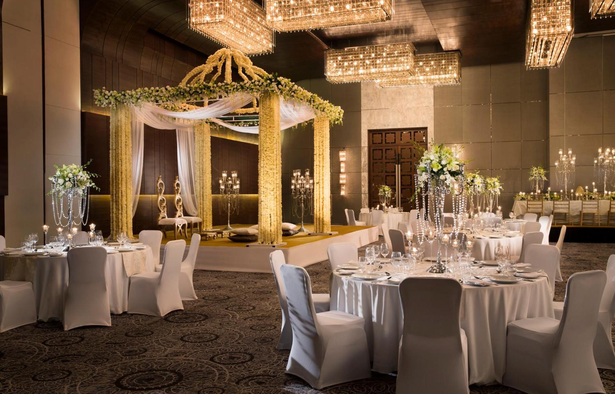 Jw Marriott Hotel New Delhi Aerocity Luaran gambar Wedding reception at the Taj Mahal Palace, Mumbai