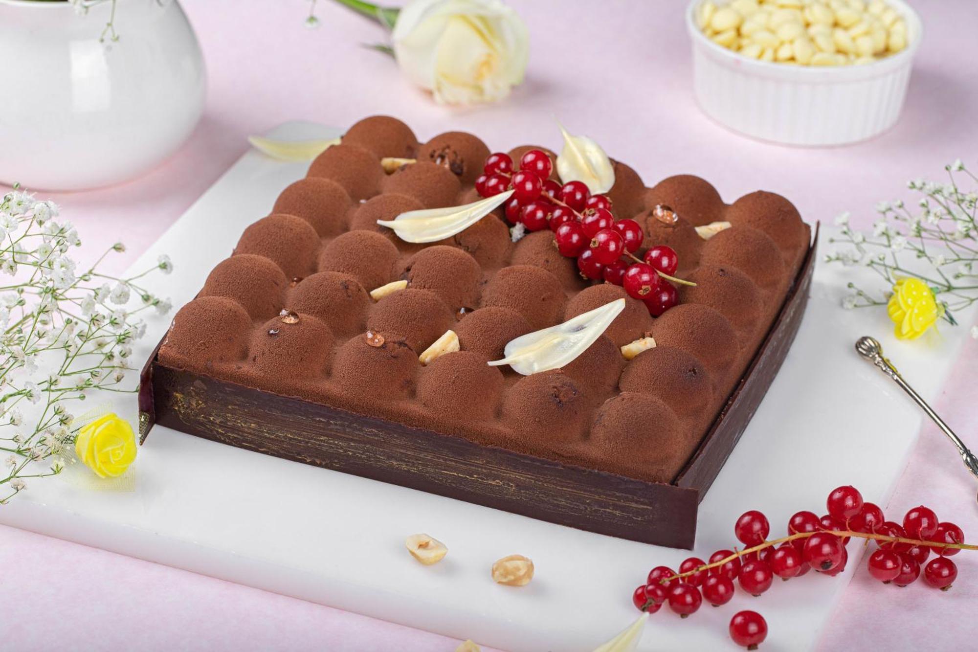 Jw Marriott Hotel New Delhi Aerocity Luaran gambar A chocolate truffle cake