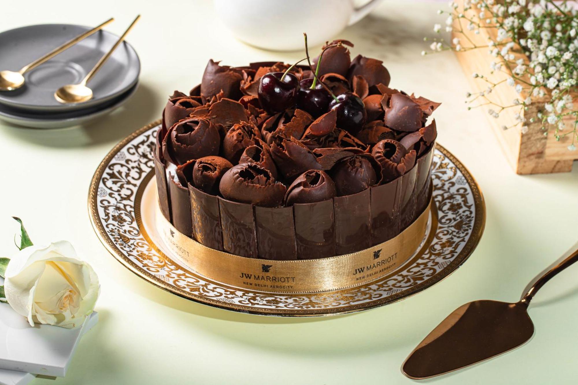 Jw Marriott Hotel New Delhi Aerocity Luaran gambar A chocolate cake