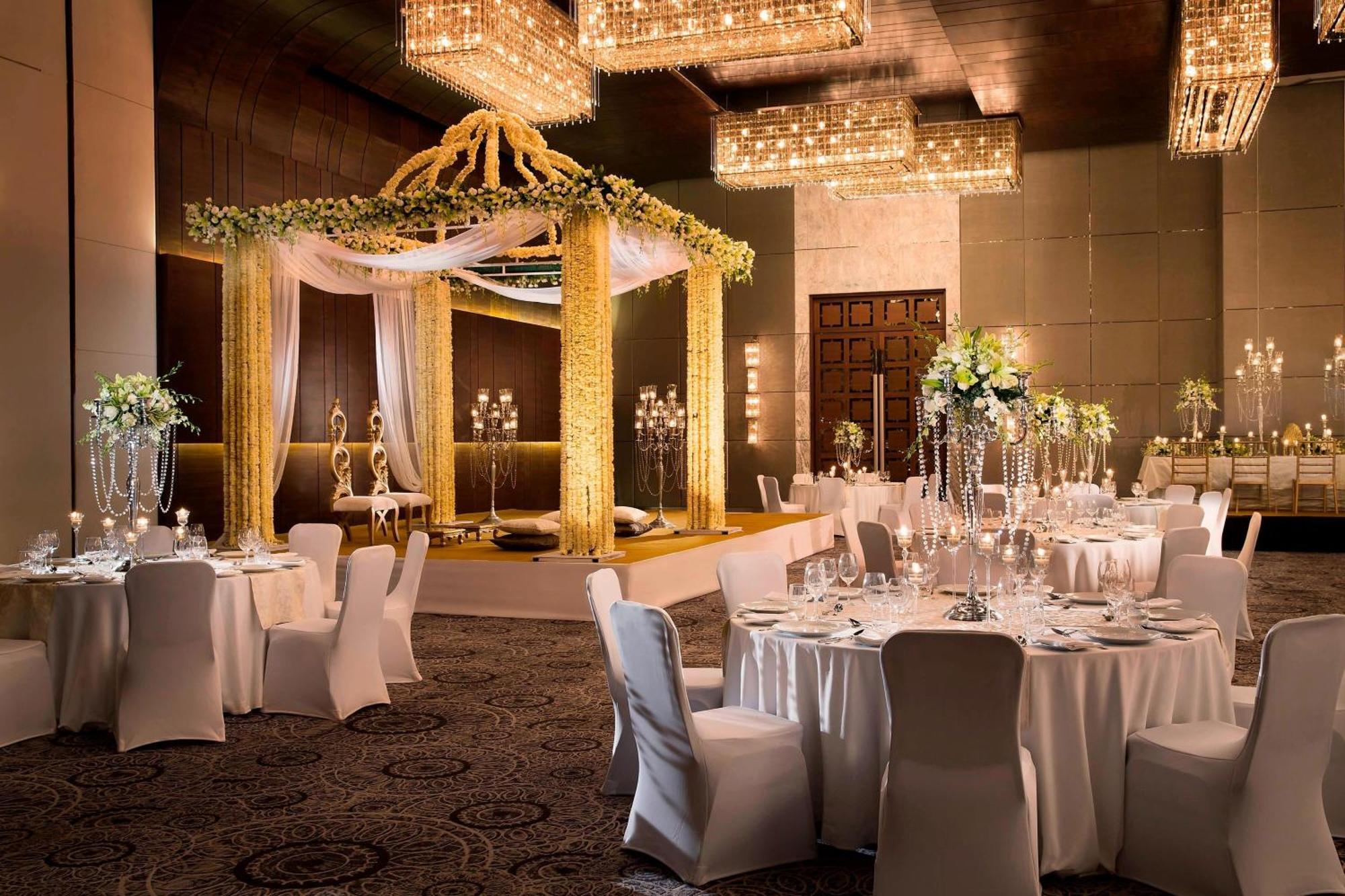 Jw Marriott Hotel New Delhi Aerocity Luaran gambar Wedding reception at The Oberoi, Mumbai
